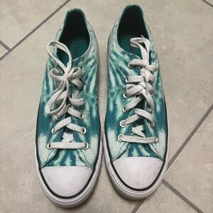Converse All Stars size 10 women’s/ 8 men’s never worn.